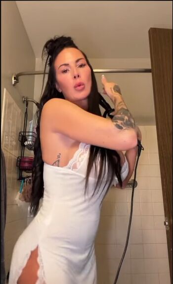 Who Is This Beautiful Mom
