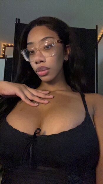 Full leaked Womanflo private onlyfans photo