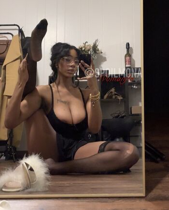 Full leaked Womanflo private onlyfans photo